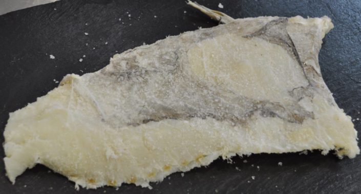 Es una de las piezas del bacalao con más gelatina, ideal para hacer guisos y brandada.